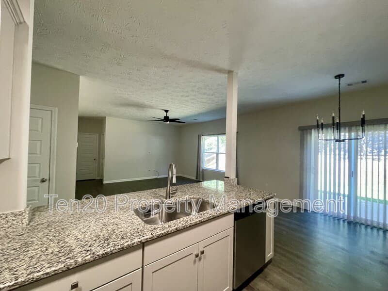 Phenix City House: 36 Willow Trace Dr