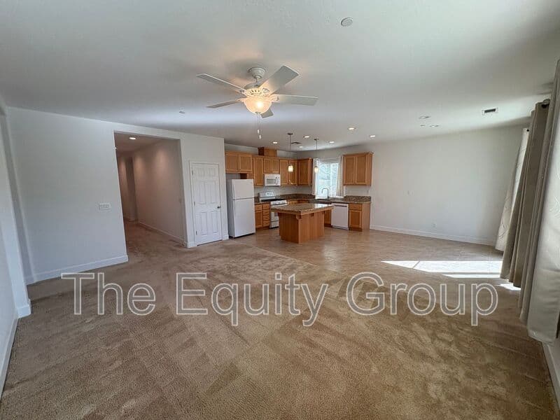 Visalia House: 3215 S Meadowbrook St
