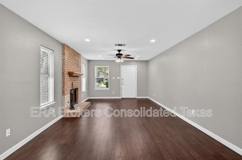 Austin House: 7601 Windrush Dr