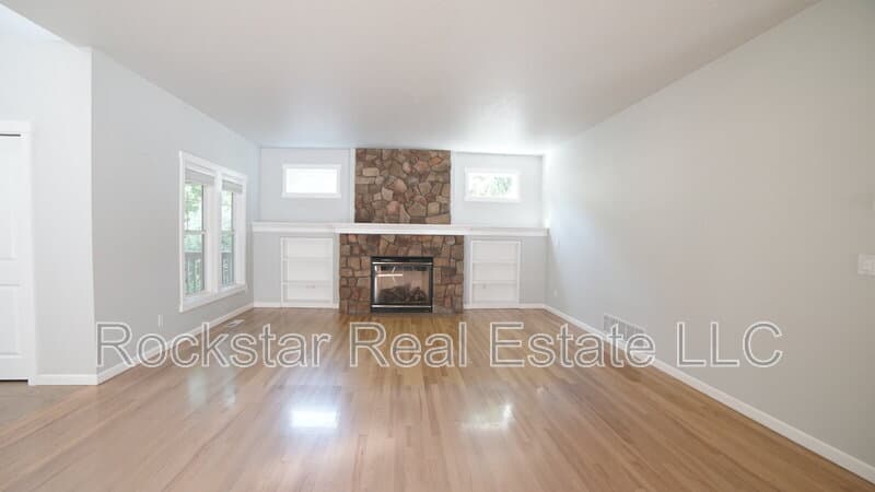 Liberty Lake House: 24999 E Ludlow Ave