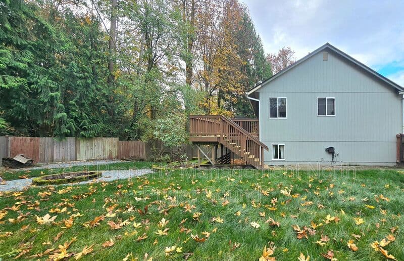 Lake Stevens House: 8200 24th St NE