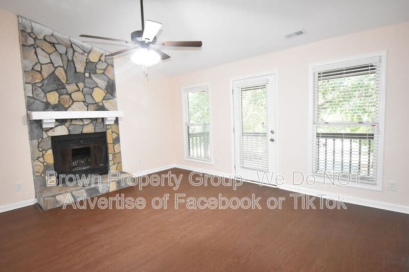 Fayetteville House: 1816 Tryon Dr