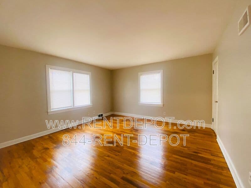 Evansville House: 629 S Harlan Ave