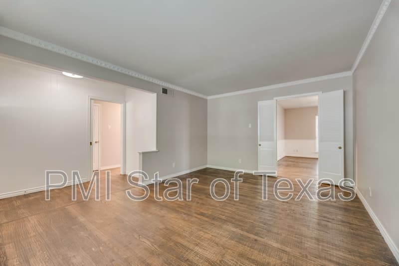Dallas House: 11643 Rogue Way