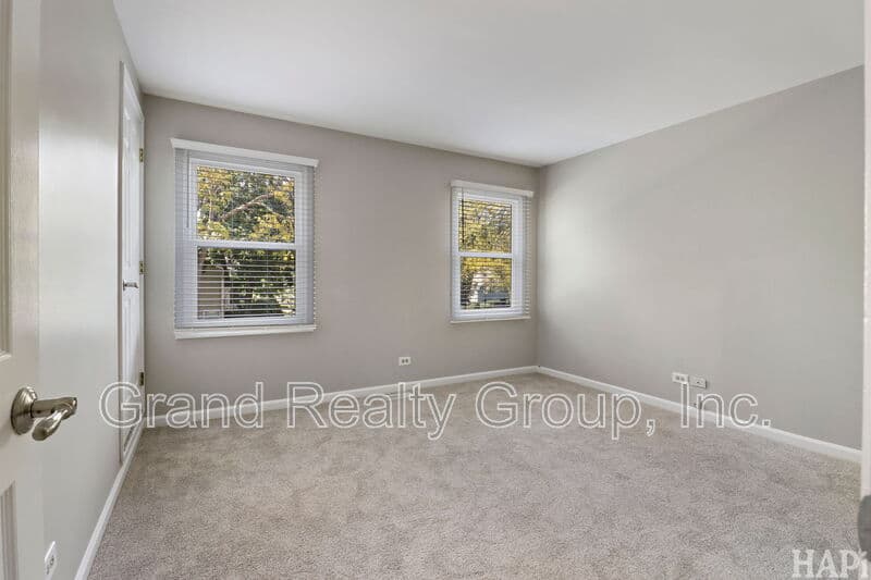 Vernon Hills House: 507 Exeter Place
