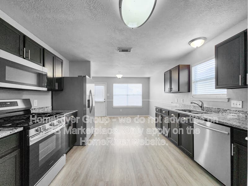 Houston House: 14218 Brunswick Point Ln