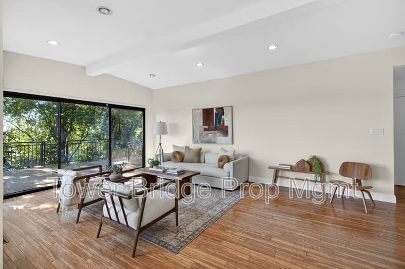 Fair Oaks House: 3937 Orangewood Dr