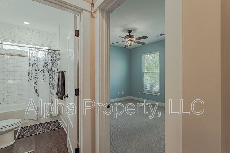 Greenville House: 14 Burl Ct