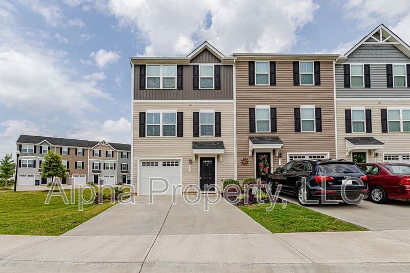Simpsonville Townhome: 301 Parkridge Way