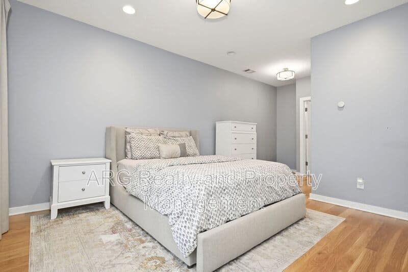 Atlanta House: 472 Martin Street SE