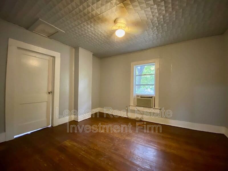 Shreveport House: 2934 HARP ST