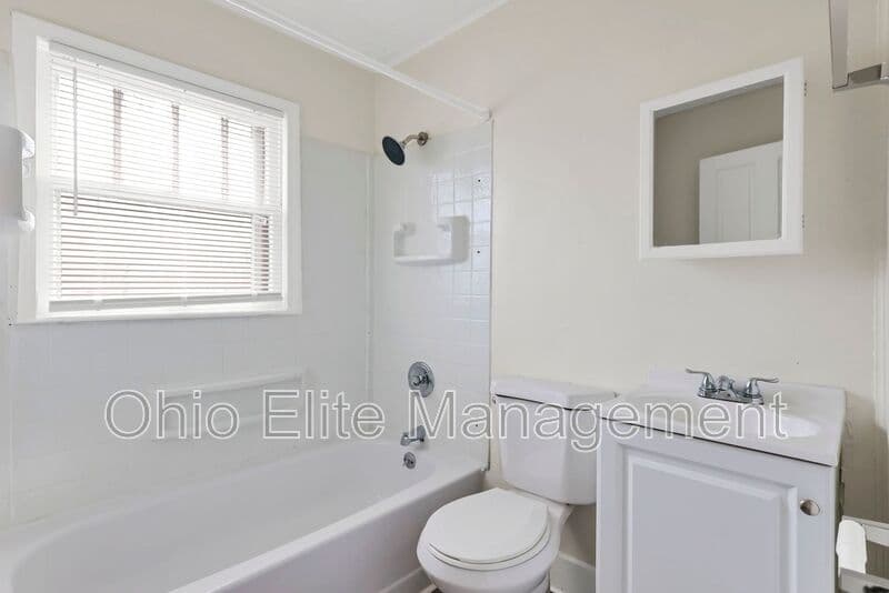 Columbus House: 2709 Sullivant Ave