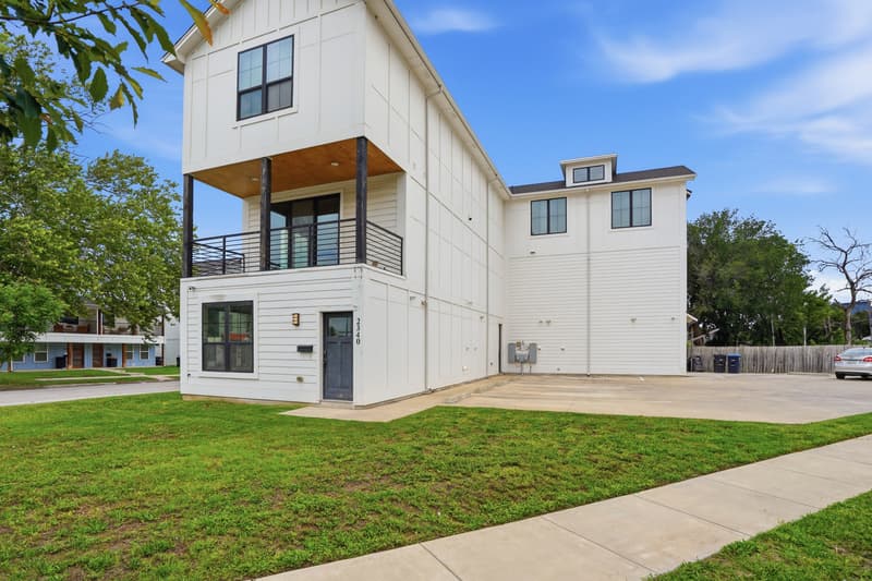 Fort Worth Townhome: 2340 Benbrook Drive