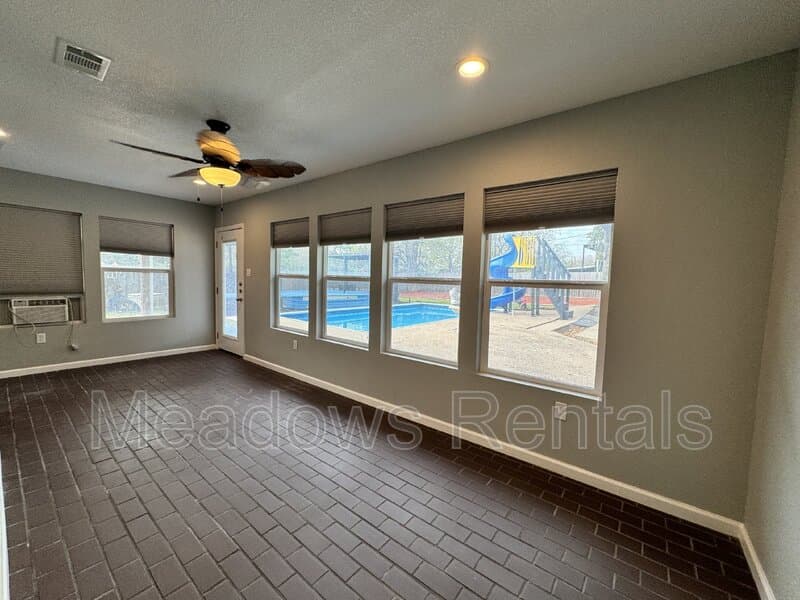 Lorena House: 140 Towne West Drive
