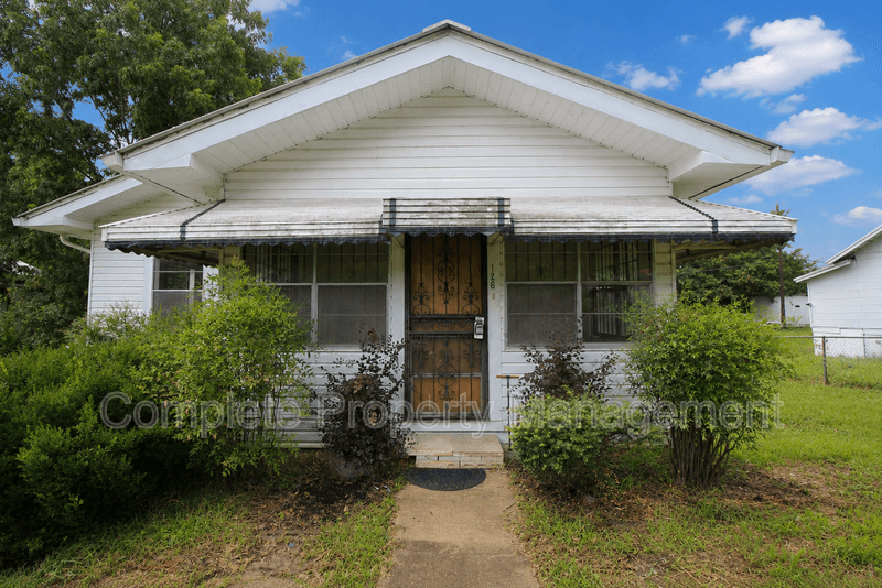 Adamsville House: 126 Front Street