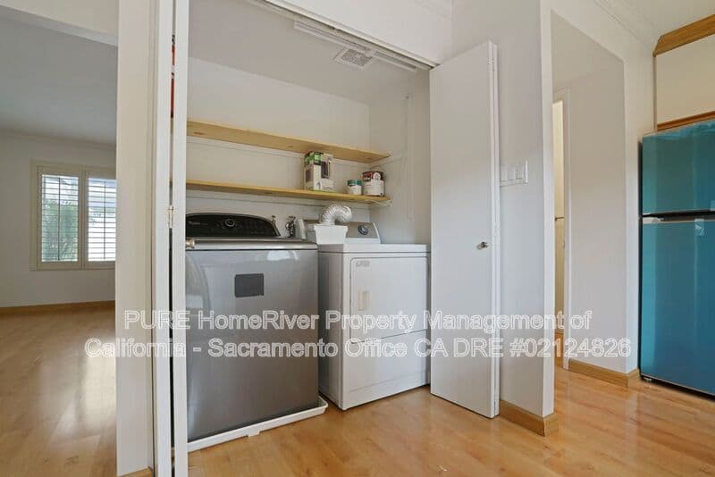 Sacramento House: 8811 Salmon Falls Dr.