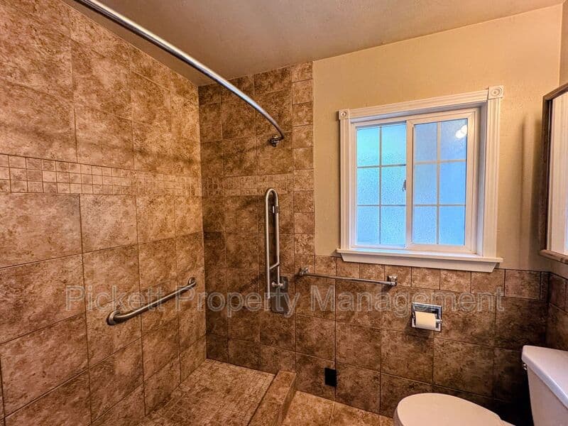 Poulsbo House: 12812 Lake Avenue NW