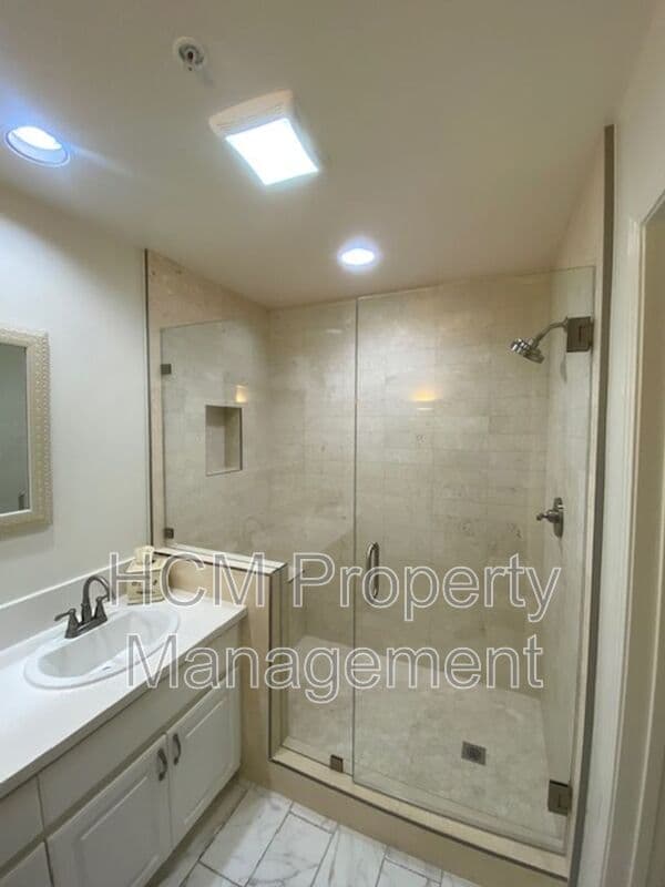 Irvine House: 2233 Martin