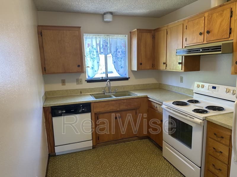 Grants Pass House: 401 SE 9th St