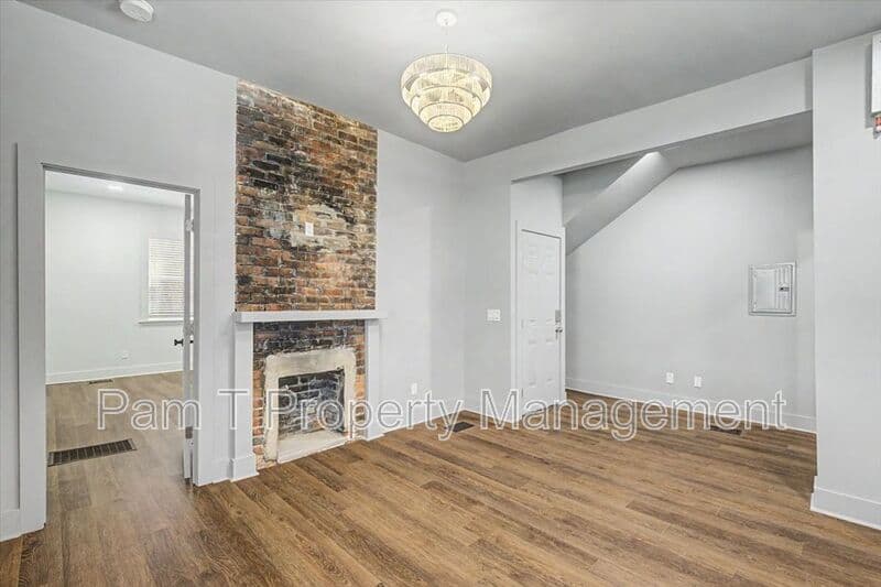 Savannah Condo: 638 E 37th St