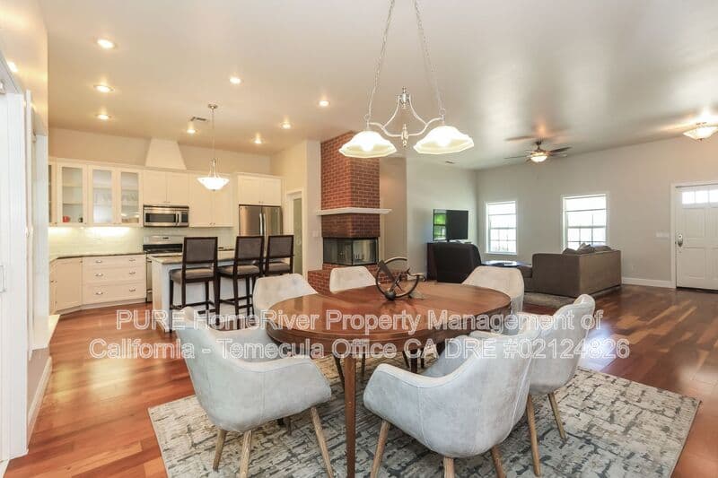 Murrieta House: 36475 Avenida La Cresta