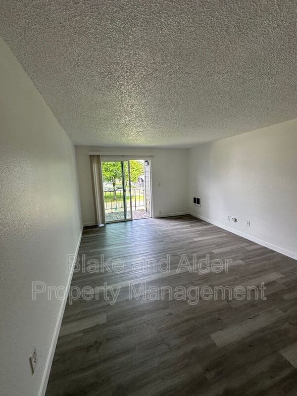 Portland House: 3807 NE 152nd Ave