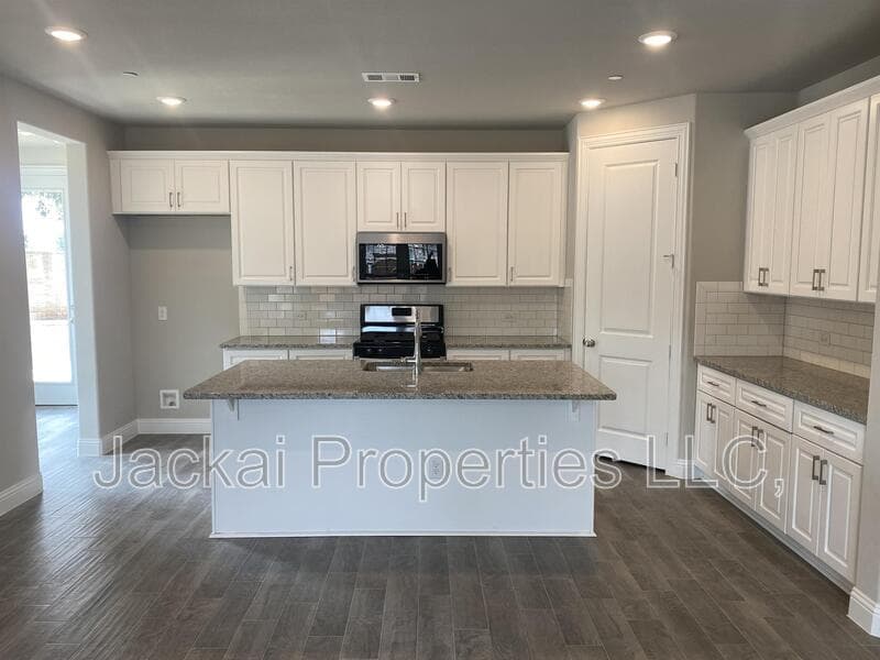 Euless Townhome: 801 Ponds Edge Lane