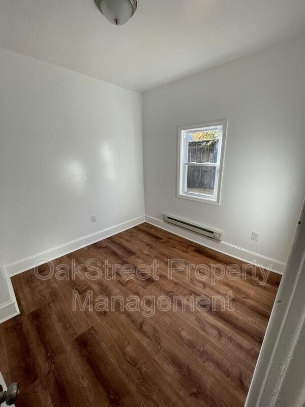 Deepwater House: 595 North Broadway