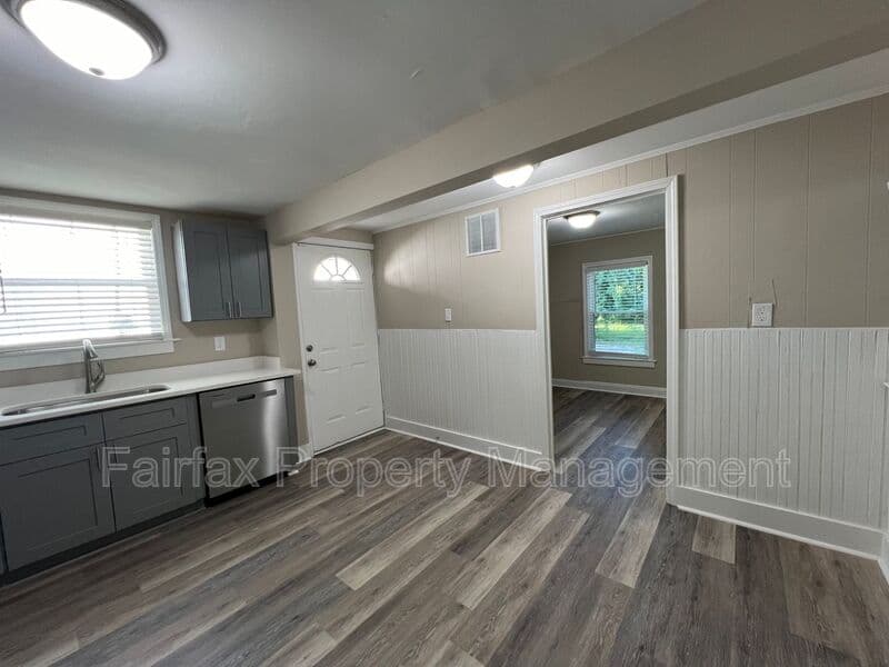 Durham House: 2616 S Roxboro St