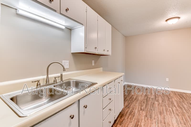 Augusta Condo: 940 Stevens Creek Road 203