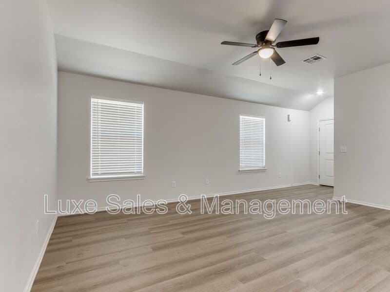 El Reno House: 1515 Pavy Parkway