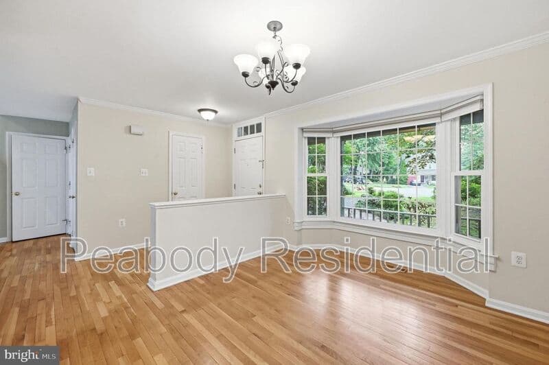 Reston House: 1649 Bennington Hollow Ln