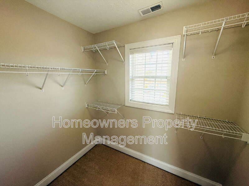 Hope Mills House: 5802 Kessinger Ct
