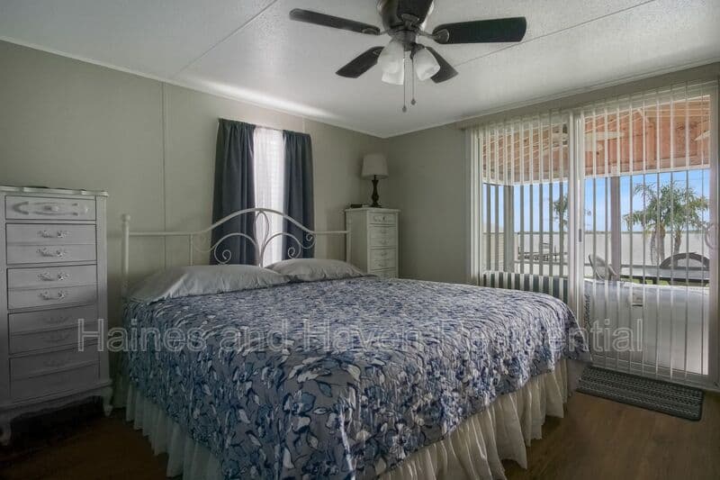 Haines City House: 3208 Lakeview Dr