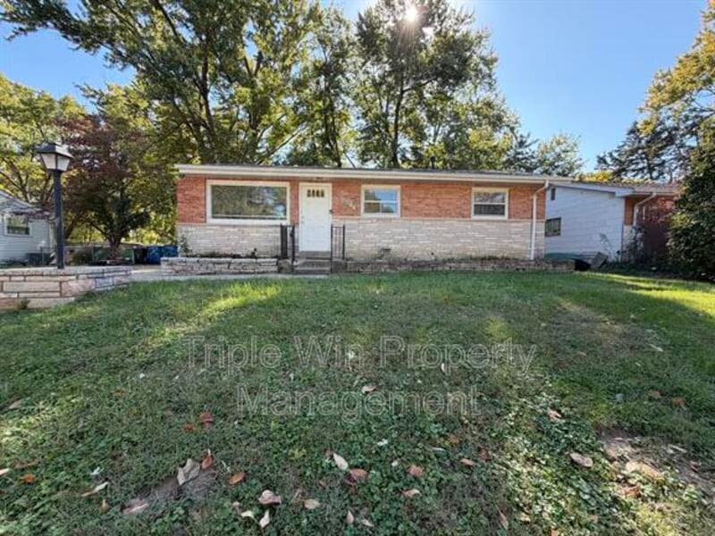 Maryland Heights House: 11490 Essex Ave