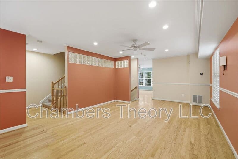 Silver Spring Condo: 11308 King George Dr