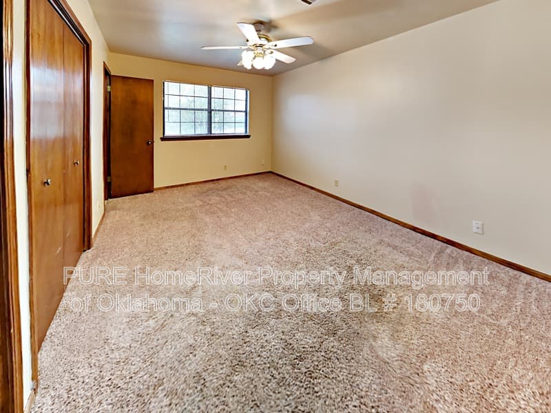 Mustang House: 660 W Forster Dr