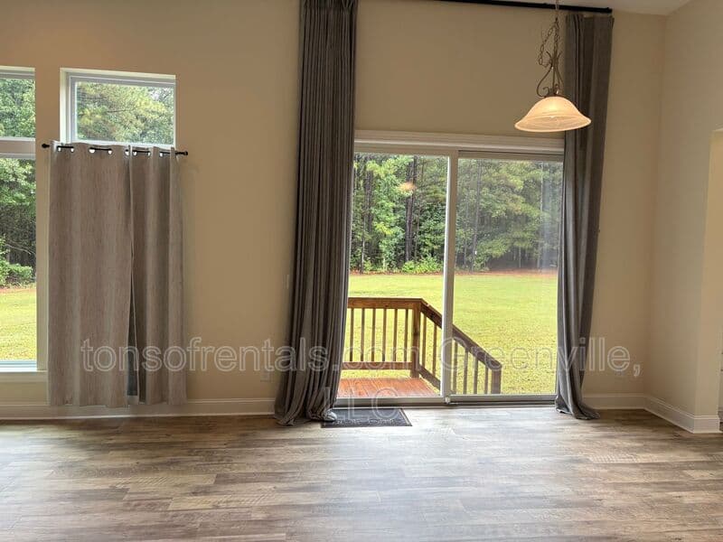 Enoree House: 271 Rocky Ridge Road
