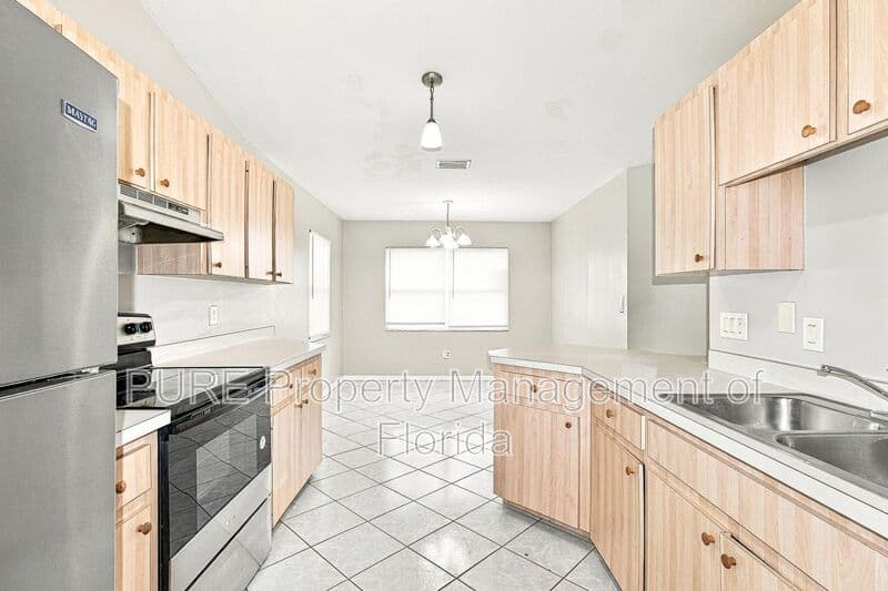 Ocala House: 16 Almond Terrace