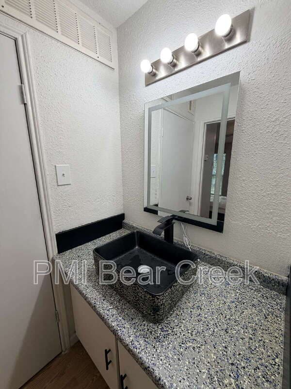 Houston Condo: 9550 Deering Drive