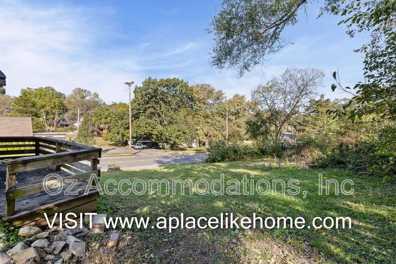 Kansas City House: 1501 N 29th St