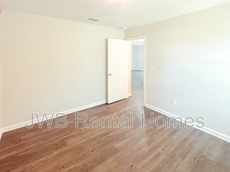 Jacksonville House: 4016 Spring Glen Rd