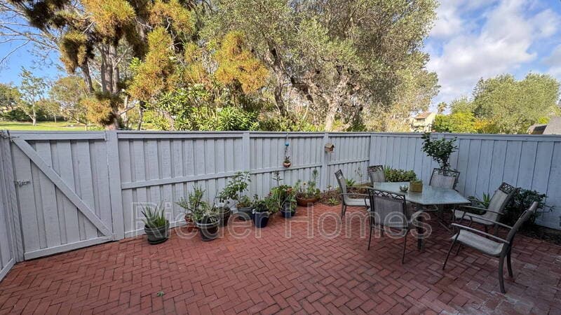 La Jolla Condo: 8273 Via Mallorca