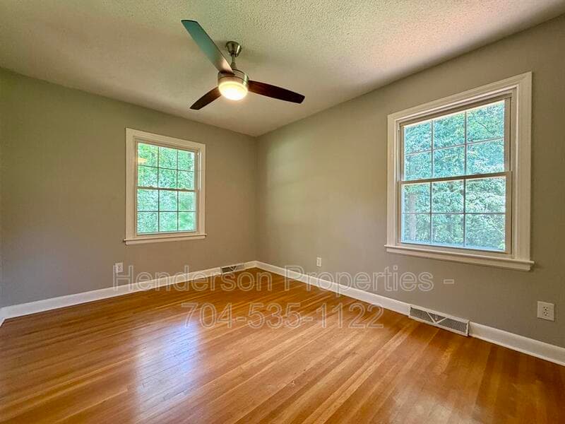 Charlotte House: 6801 Woodland Cr
