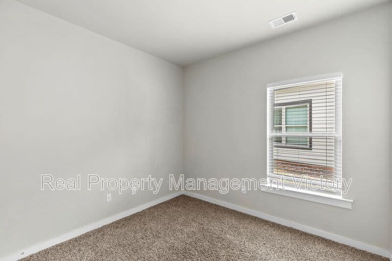 Clanton House: 275 Avalon Way