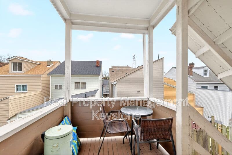 Pittsburgh House: 2835 Edwards Way