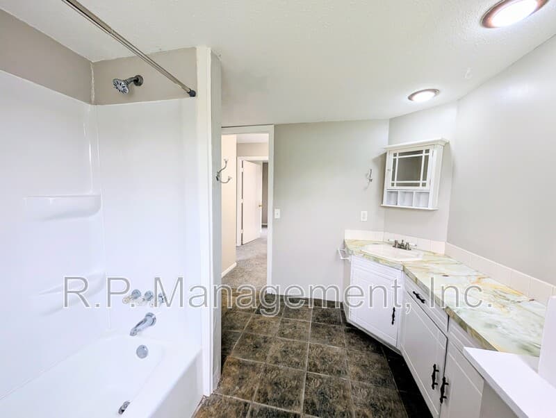 Brooklyn Park House: 7216 79th Ave N