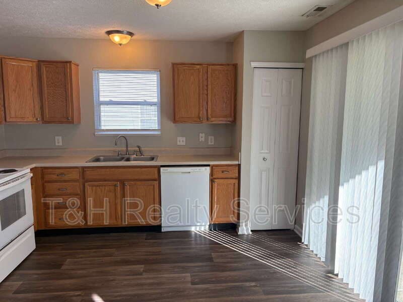 Indianapolis House: 8221 Twin River Drive