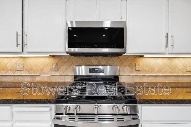 San Ramon Townhome: 613 S Blackbrush Ln