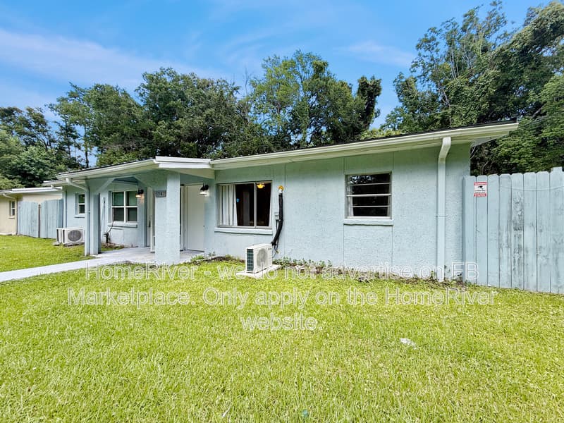 Jacksonville House: 5747 Antoinette Ln